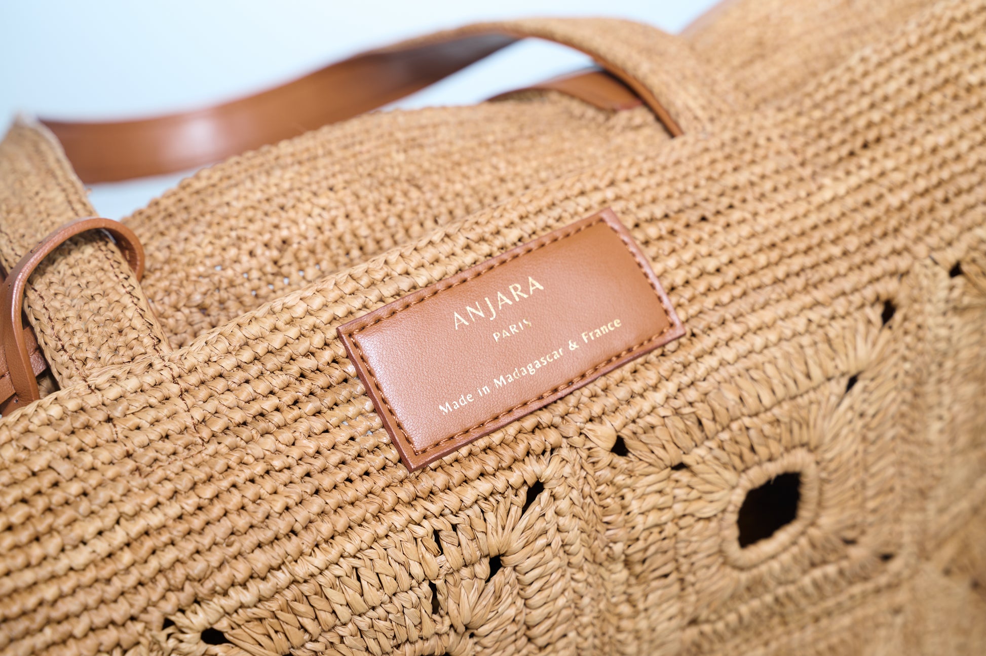 Cabas en raphia marron Anjara et finitions Uppeal alternative au cuir,  Détails haut de gamme sac à main vegan intemporel moderne et durable