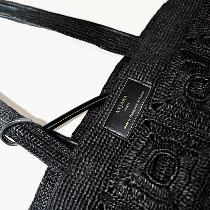 Cabas en raphia noir Anjara. Détails haut de gamme et finitions Uppeal alternative au cuir, sac à main vegan intemporel moderne et durable