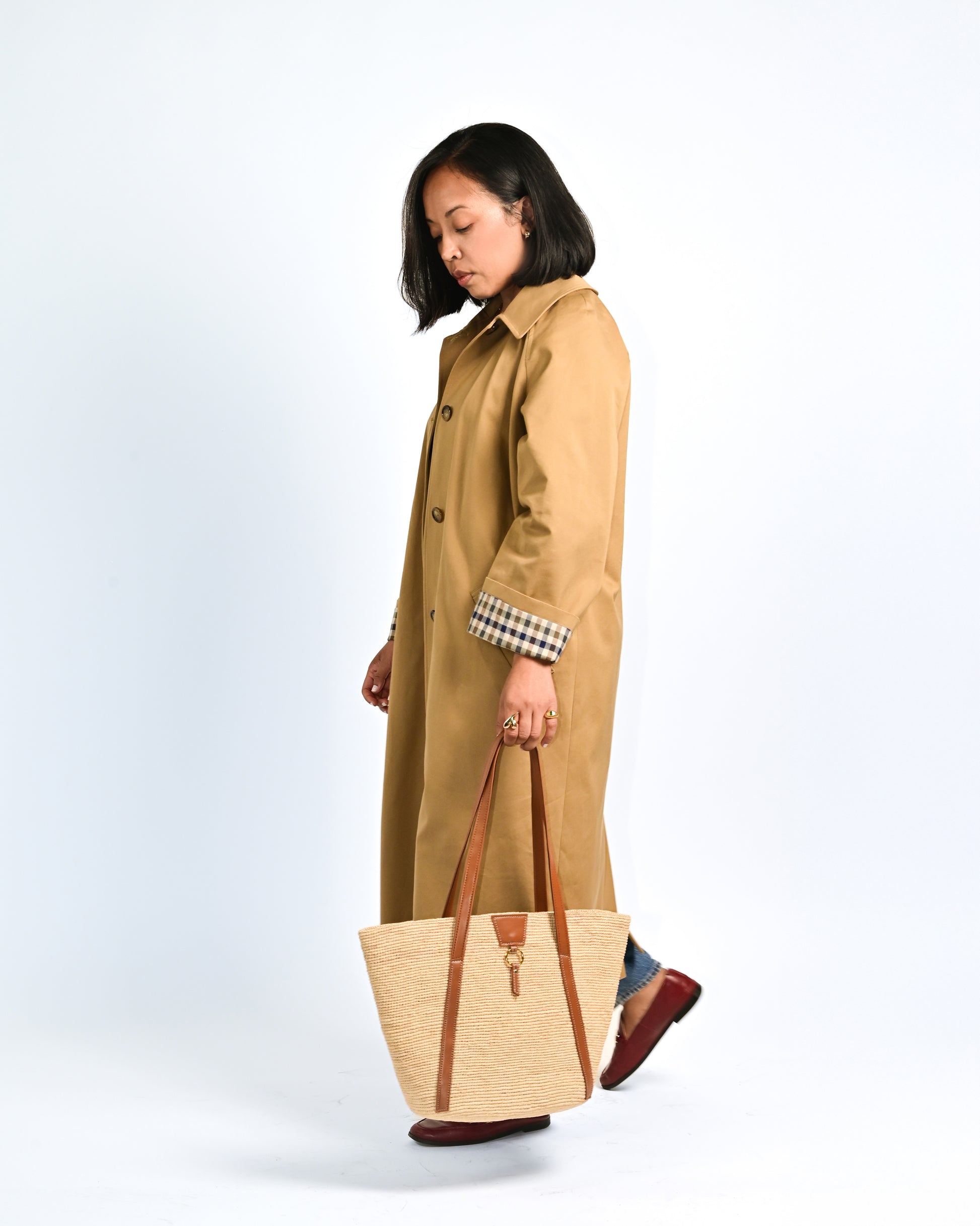 Sac à main panier intemporel vegan en raphia naturel Anjara et Uppeal alternative au cuir traditionnel, design parisien, citadin minimaliste